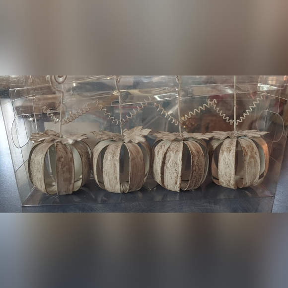 🆕 Distressed Ivory Metal Pumpkin Name Card Holders - Picture 5 of 5